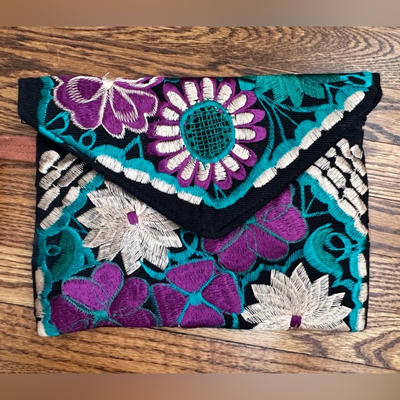 Embroidered wristlet / clutch - Picture 1 of 6